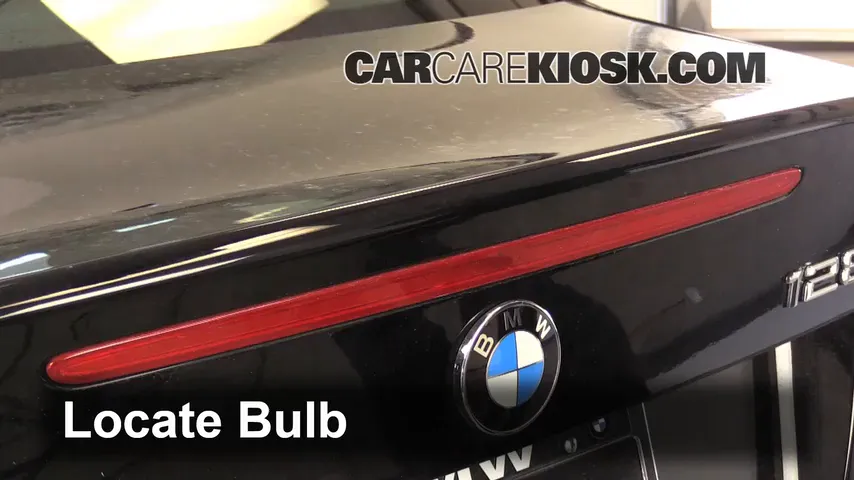 2011 BMW 128i 3.0L 6 Cyl. Coupe Éclairage Feu de freinage central (remplacer l'ampoule)
